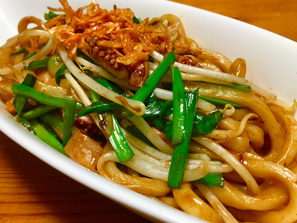 イカとシャキシャキもやしの焼きうどん クック井上 のカンタンレシピ 飲食の求人 転職 就職なら ジョブ レストラン