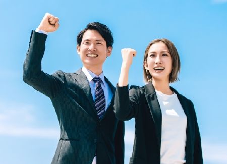 大事なのはやっぱり年収と安定！　　　　◇上場企業・年収400万円以上・キャリアプランから選ぶ